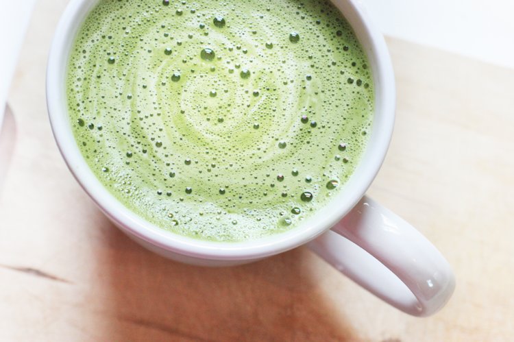 Zeleni čaj sadrži kofein pa će vas razbuditi