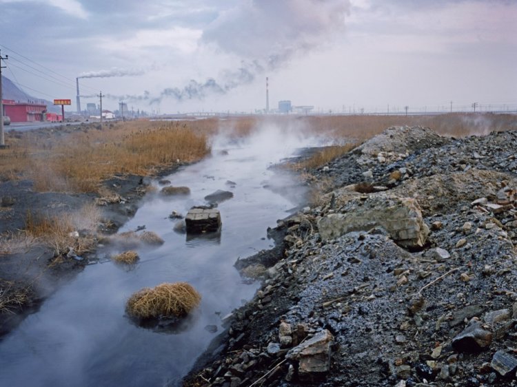 Voda može biti zagađena metalima kao što su olovo, živa, aluminij, kadmij, arsen,...