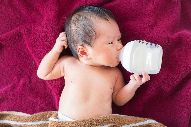 Za bebe hranjene mliječnim formulama jako je bitno kakvom se vodom priprema mliječna formula